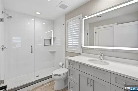 Bath - 2 Churchill Ct, Paramus, NJ 07652 photo 5 of 7