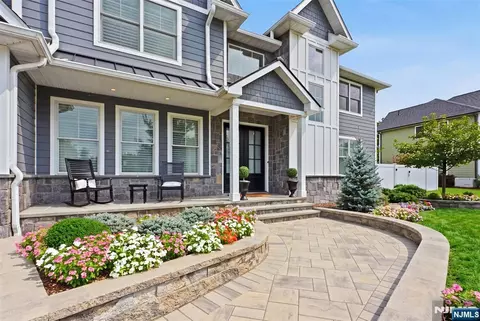Exterior - 2 Churchill Ct, Paramus, NJ 07652 photo 2 of 6