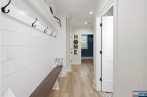 Entry Way - 2 Churchill Ct, Paramus, NJ 07652 photo 6 of 13