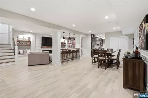 Entry Way - 2 Churchill Ct, Paramus, NJ 07652 photo 11 of 13