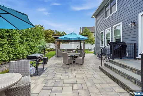 Exterior - 2 Churchill Ct, Paramus, NJ 07652 photo 4 of 6