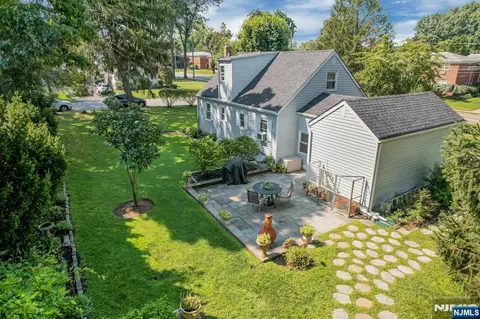 Exterior - 10 Knickerbocker Rd, Demarest, NJ 07627 photo 2 of 7