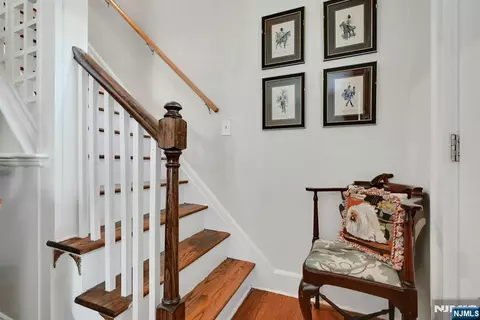 Entry Way - 10 Knickerbocker Rd, Demarest, NJ 07627 photo 3 of 5