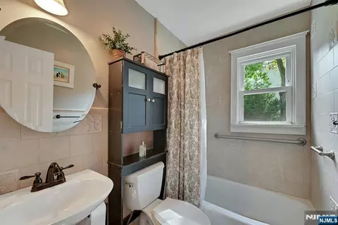 Bath - 10 Knickerbocker Rd, Demarest, NJ 07627 photo 2 of 2