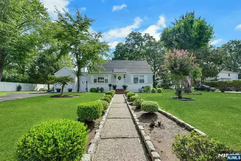 Entry Way - 10 Knickerbocker Rd, Demarest, NJ 07627 photo 1 of 5
