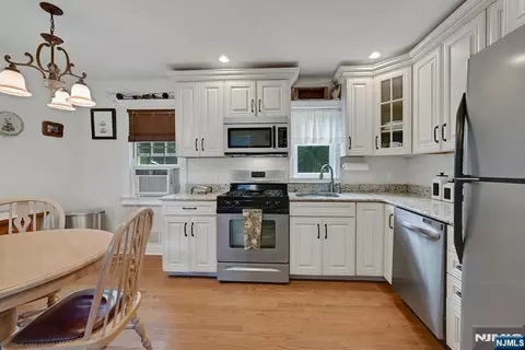 Kitchen - 10 Knickerbocker Rd, Demarest, NJ 07627 photo 3 of 3