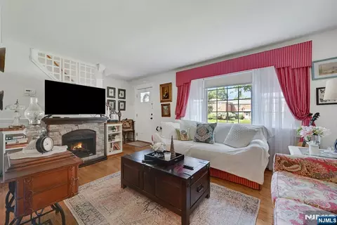 Living - 10 Knickerbocker Rd, Demarest, NJ 07627 photo 1 of 3
