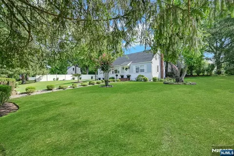 Exterior - 10 Knickerbocker Rd, Demarest, NJ 07627 photo 6 of 7