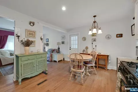 Entry Way - 10 Knickerbocker Rd, Demarest, NJ 07627 photo 5 of 5