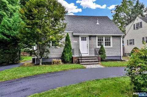 475 Goffle Rd, Wyckoff, NJ 07481