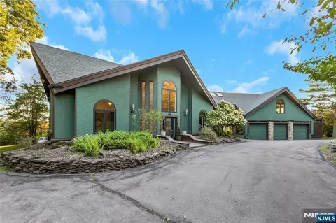 69 Cedar Pond Ln, Chester, NY 10918