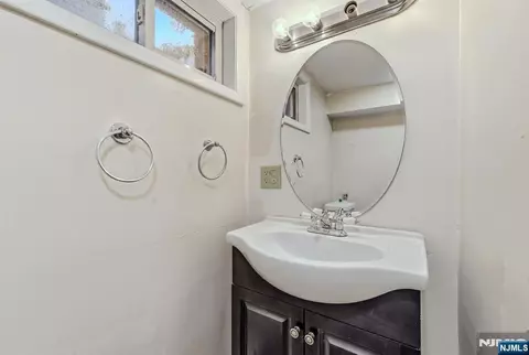 Bath - 98 Baldwin Pl, Bloomfield, NJ 07003 photo 5 of 5