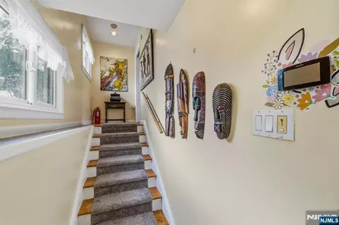 Entry Way - 98 Baldwin Pl, Bloomfield, NJ 07003 photo 5 of 7