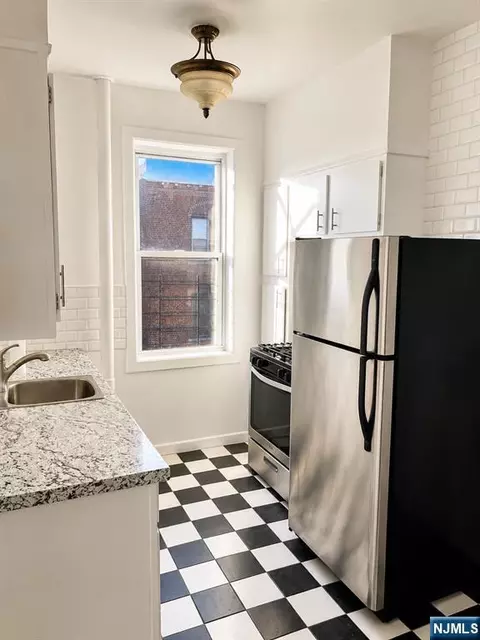 7812 Hudson Ave #E3, North Bergen, NJ 07047