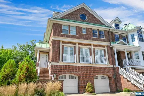 100 Heights Ln, Tenafly, NJ 07670