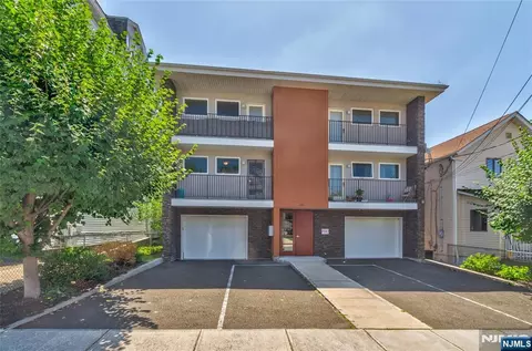 148 Oakwood Ave #A, Cliffside Park, NJ 07010