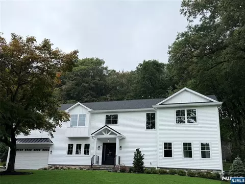 16 Butternut Ave, Midland Park, NJ 07432