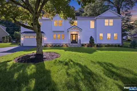 16 Butternut Ave, Midland Park, NJ 07432