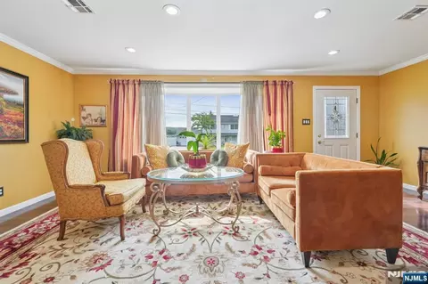 Living - 20 Leonard Ter, Wayne, NJ 07470 photo 2 of 5