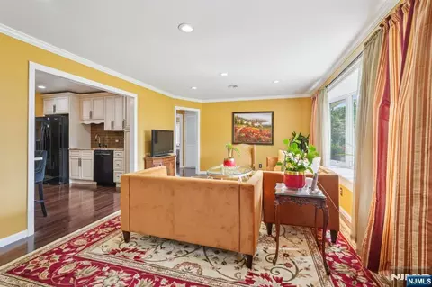 Living - 20 Leonard Ter, Wayne, NJ 07470 photo 3 of 5