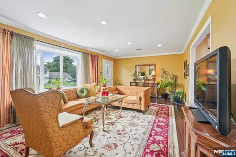 Living - 20 Leonard Ter, Wayne, NJ 07470 photo 1 of 5