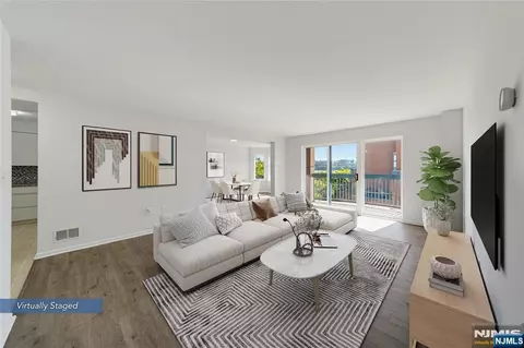 403 Livingston Ct #N403, Edgewater, NJ 07020