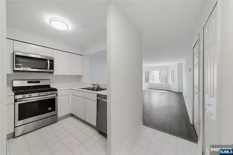 503 Hancock Ct #503, Edgewater, NJ 07020