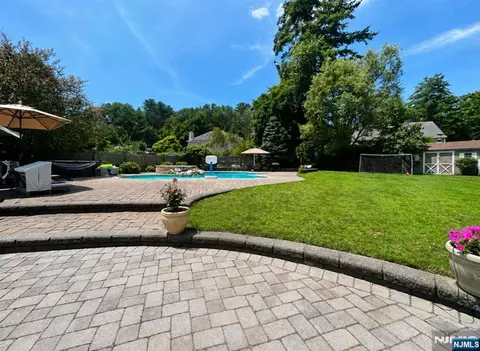 19 Hunterdon Pl, West Milford, NJ 07480
