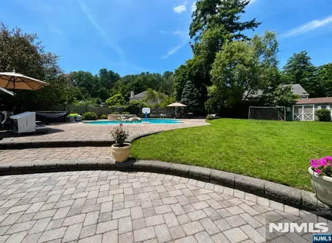 19 Hunterdon Pl, West Milford, NJ 07480