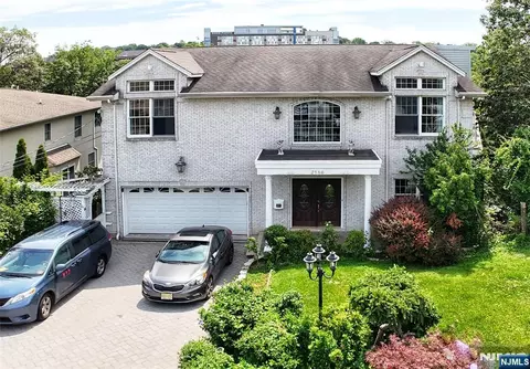 2186 Jones Rd, Fort Lee, NJ 07024