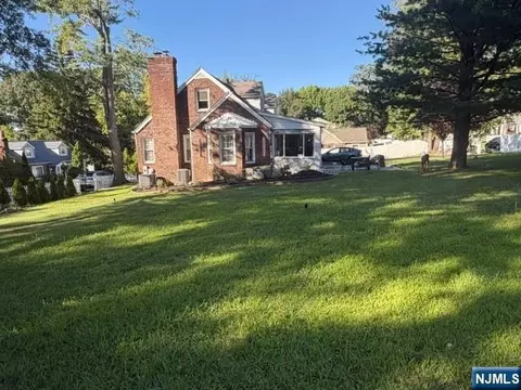 201 Cumley Ter, Leonia, NJ 07605