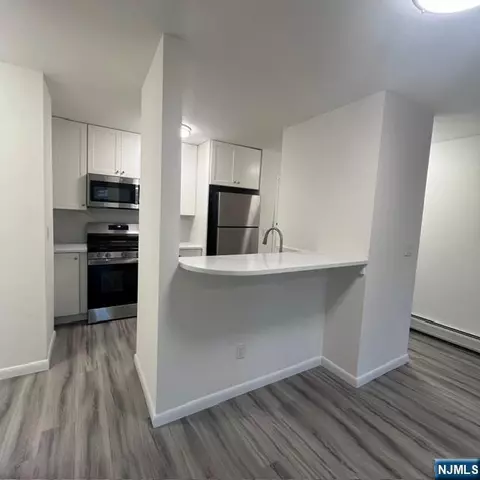 16 Elm St #3, Bergenfield, NJ 07621