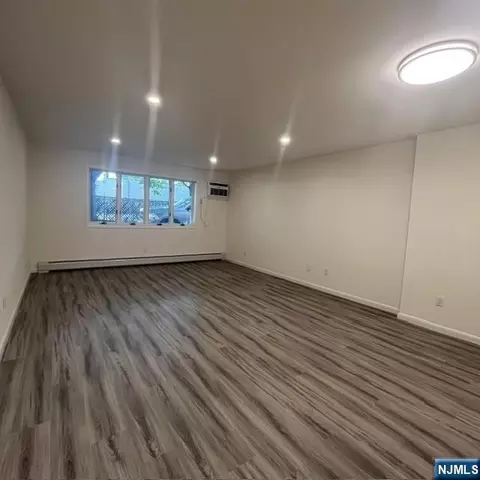 16 Elm St #8, Bergenfield, NJ 07621