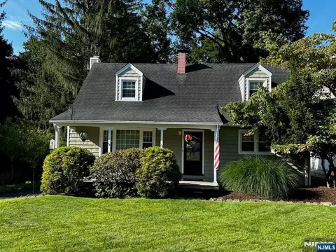 48 Oneida Ave, Oakland, NJ 07436