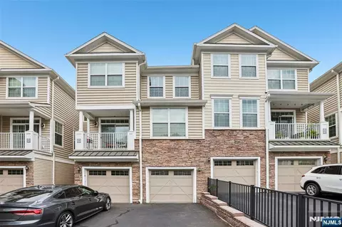 59 Autumn Way #37, Montvale, NJ 07645