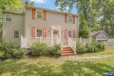 51 Julia St, Closter, NJ 07624