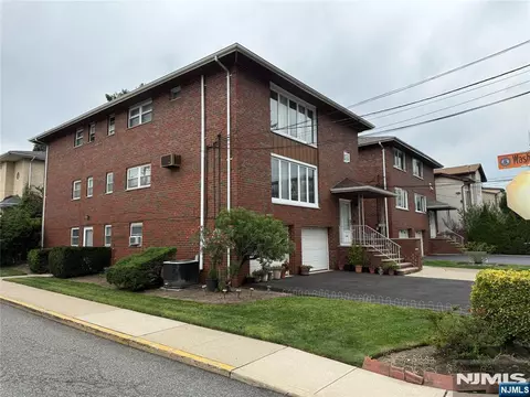 2457 8th St, Fort Lee, NJ 07024