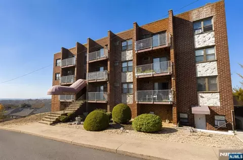 201 12th St #18, Palisades Park, NJ 07650