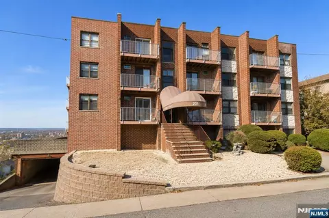 201 12th St #18, Palisades Park, NJ 07650
