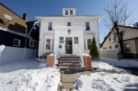 32 Newfield St, East Orange, NJ 07017