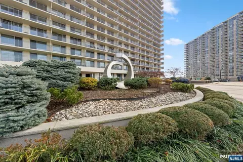 1530 Palisades Ave #9G, Fort Lee, NJ 07024
