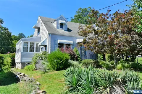12 Woodside Ave, Hawthorne, NJ 07506