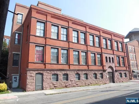 18 Market St #301, Paterson, NJ 07501