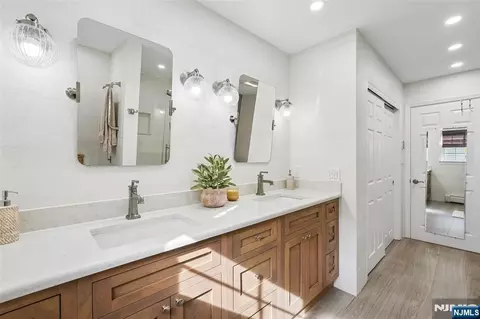 Bath - 489 Adler Way, Paramus, NJ 07652 photo 2 of 4