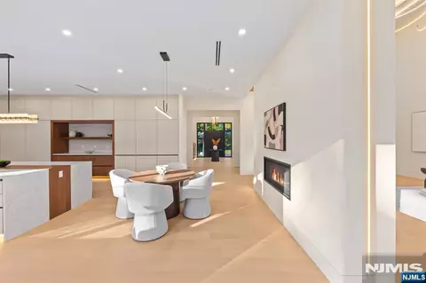 Entry Way - 236 Woodcrest Ave, Paramus, NJ 07652 photo 5 of 12