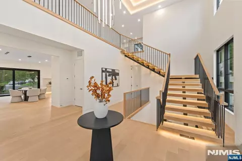 Entry Way - 236 Woodcrest Ave, Paramus, NJ 07652 photo 9 of 12