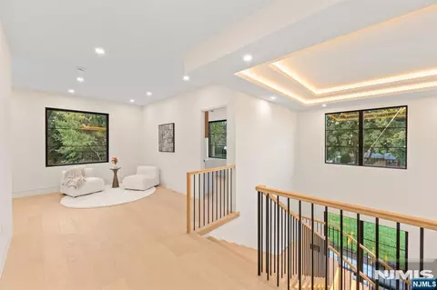 Entry Way - 236 Woodcrest Ave, Paramus, NJ 07652 photo 11 of 12