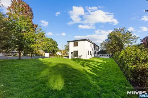 Exterior - 236 Woodcrest Ave, Paramus, NJ 07652 photo 4 of 5