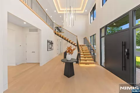 Entry Way - 236 Woodcrest Ave, Paramus, NJ 07652 photo 8 of 12