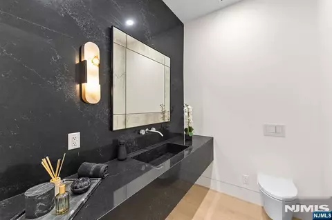 Bath - 236 Woodcrest Ave, Paramus, NJ 07652 photo 1 of 3